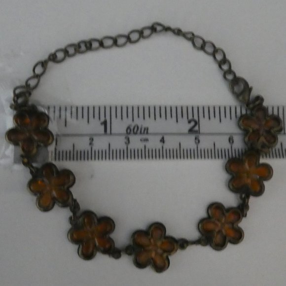 Stunning Floral Bracelet - Picture 5 of 5